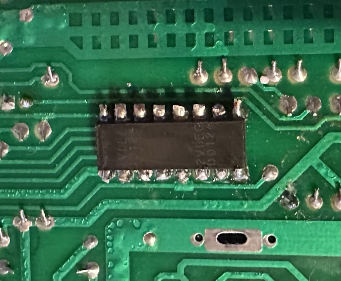 RCA CD4050BE chip with its legs cut off