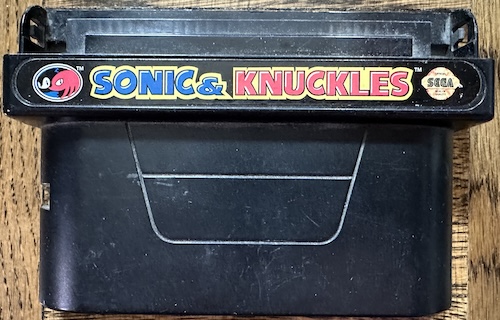 Sonic and Knuckles with its broken lid