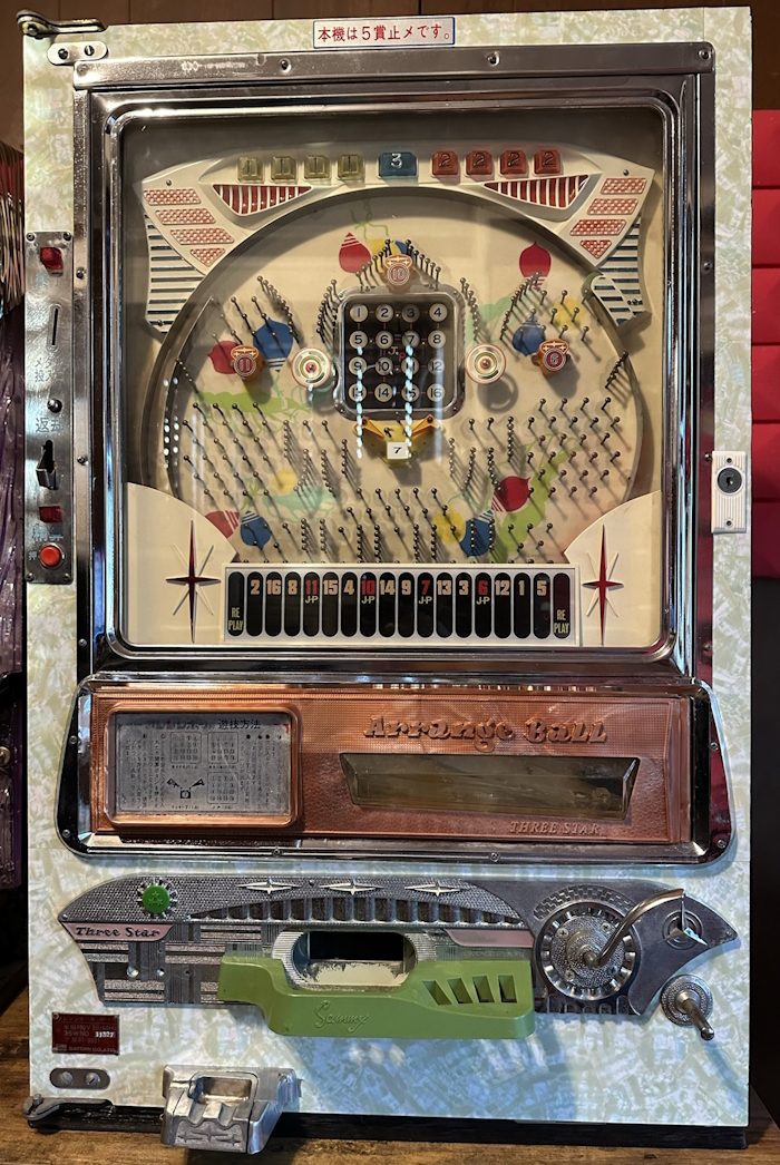 A beat up machine with a pachinko handle