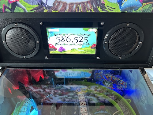 the screen reflects on the playfield a little but it's not a big deal A slightly better final score of 586,525