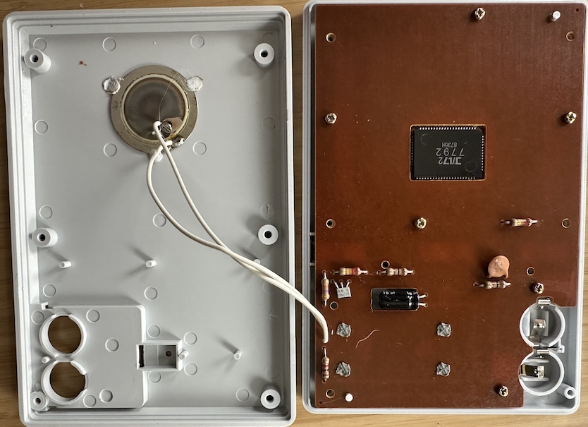 wow Interior of the device, showing not much, a brown PCB
