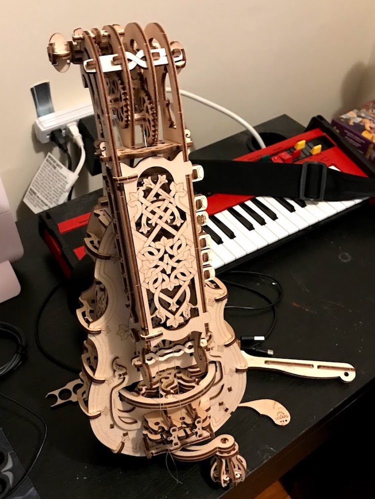 The completed hurdy-gurdy!