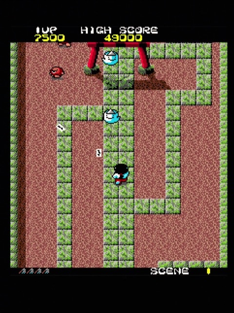 Kiki Kaikai gameplay. Pocky fires at an angle, missing the enemy.