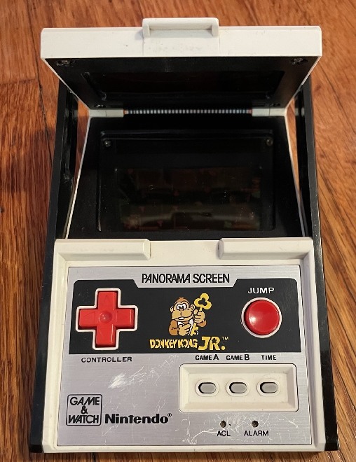 A Game Console by Narcissus: The Game and Watch Panorama Series